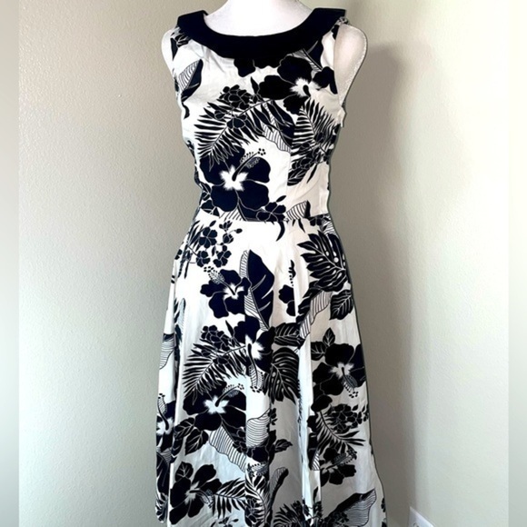 Hearts & Roses Dresses & Skirts - NWT Hearts & Roses Size XS Black and White floral dress